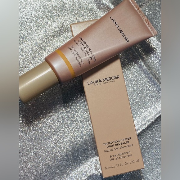 Laura Mercier Light Revealer Natural Skin Illuminator Tinted Moisturizer… - Picture 4 of 9